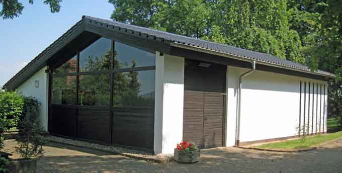 2010 07 03 006 Friedhofshalle